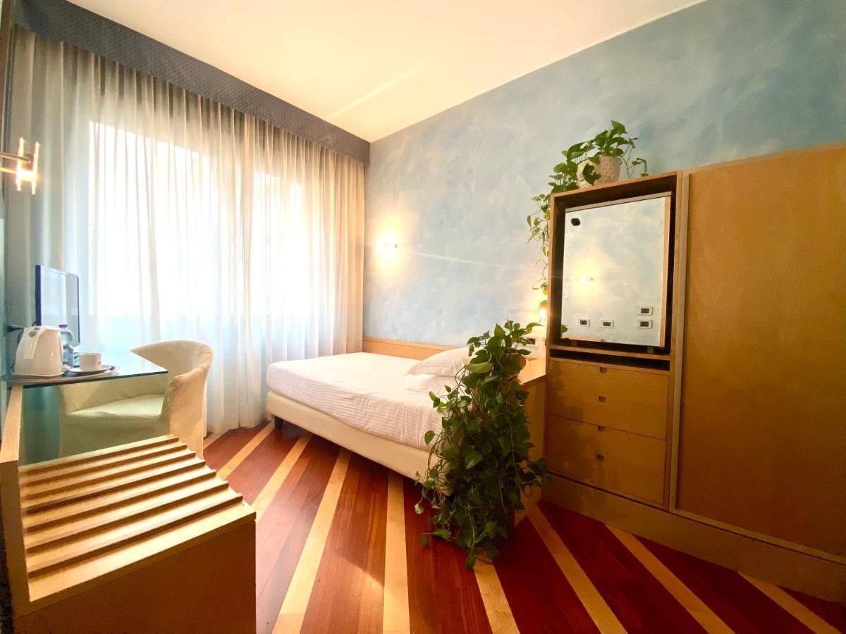 Hotel Sanpi Milano Esterno foto